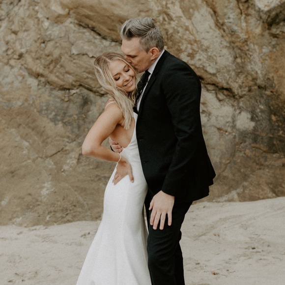 Meet your Posher, Whitney. - Picture 3 of 3